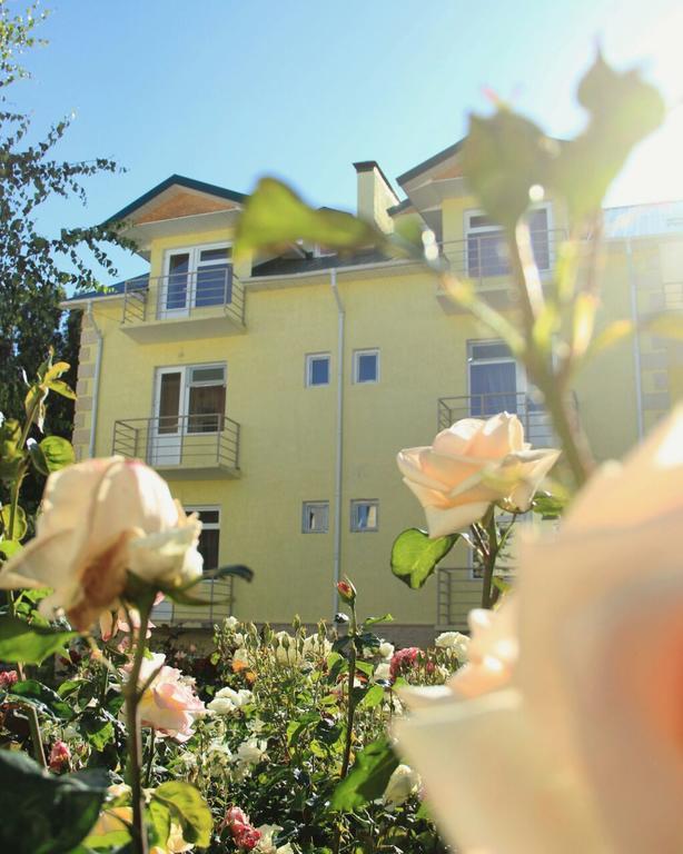 Hotel Gostinyi Dvor Бостери Екстериор снимка