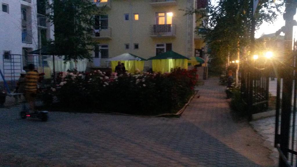 Hotel Gostinyi Dvor Бостери Екстериор снимка