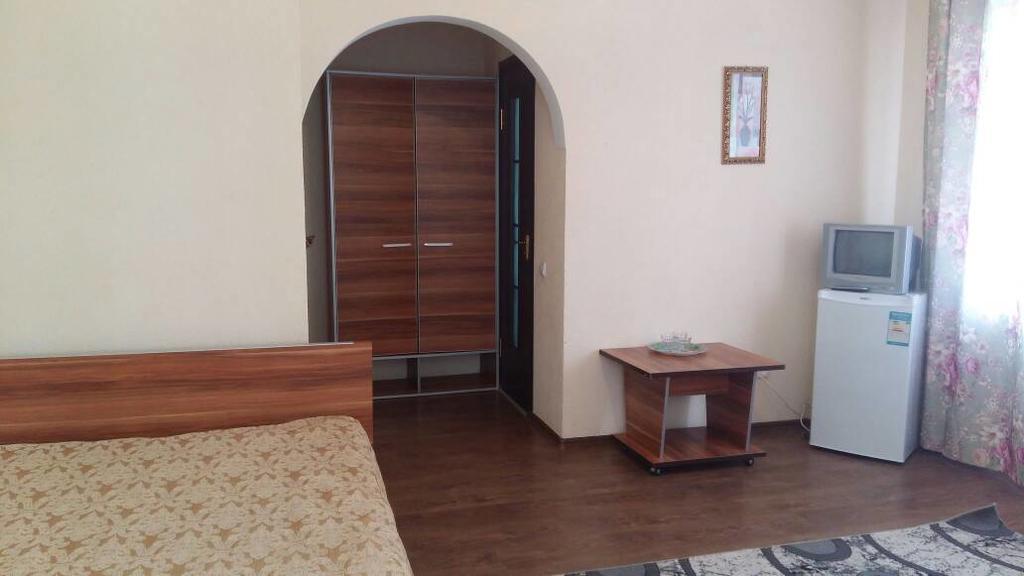Hotel Gostinyi Dvor Бостери Екстериор снимка